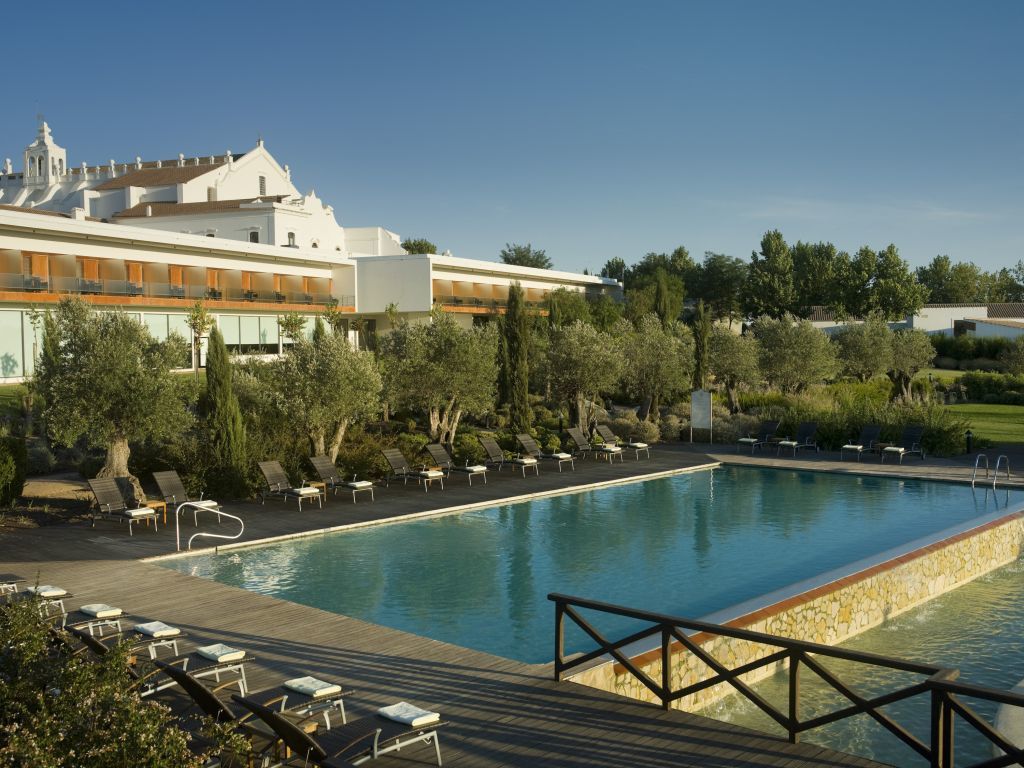 Convento Do Espinheiro, Historic Hotel & Spa ايفورا المظهر الخارجي الصورة The hotel's swimming pool