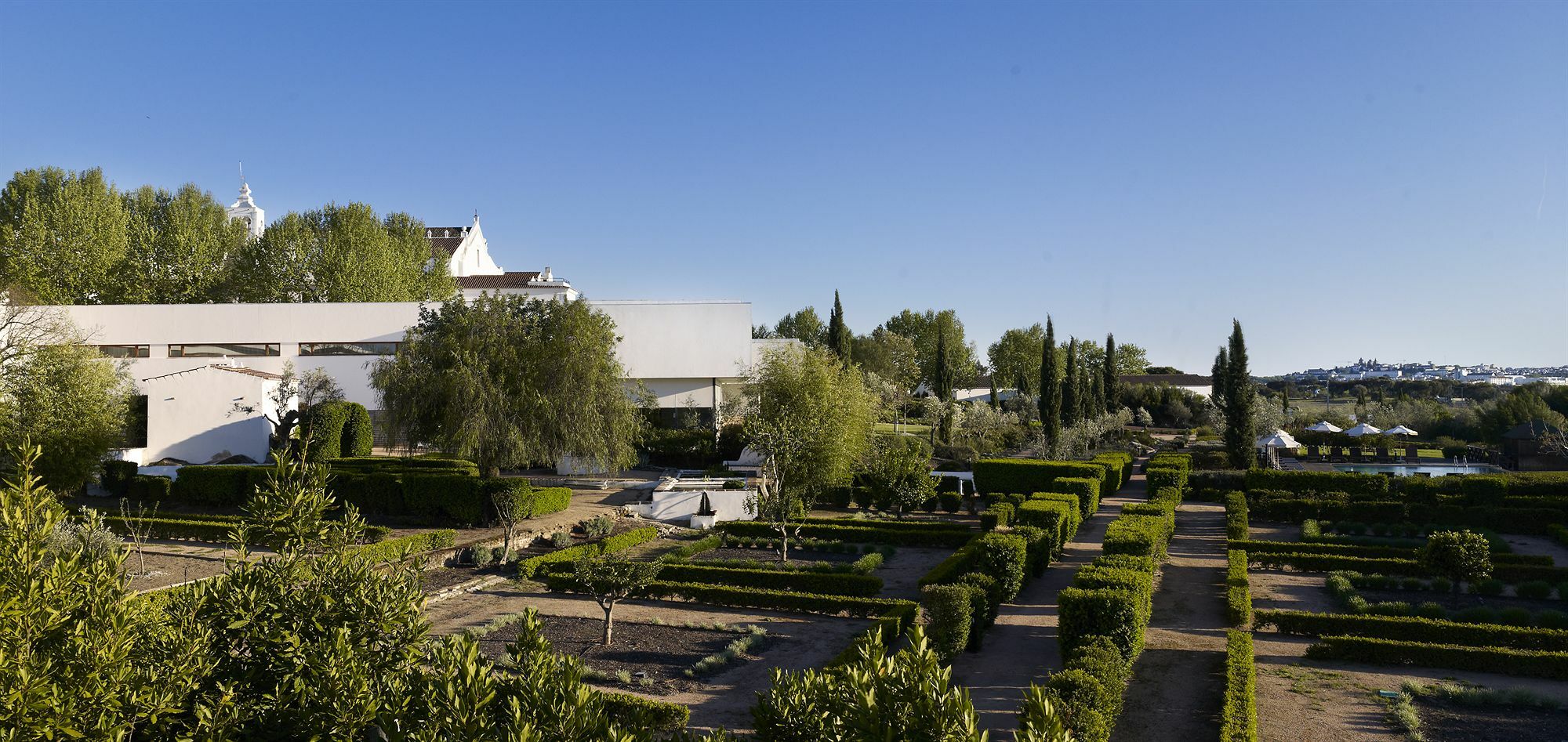 Convento Do Espinheiro, Historic Hotel & Spa ايفورا المظهر الخارجي الصورة The gardens of the University of Castilla–La Mancha